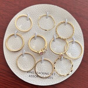 Francesca’s Elegant Gold Ring Stacking Set
